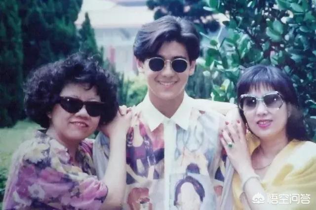 杨丞琳潘玮柏蔡依林同框:明星与妈妈合照，哪张最相似？