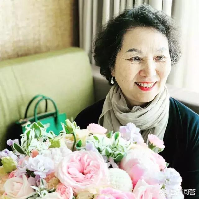 杨丞琳潘玮柏蔡依林同框:明星与妈妈合照，哪张最相似？