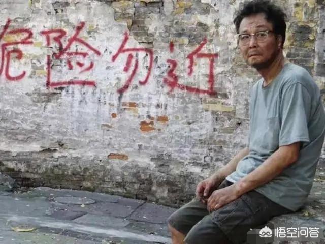 《破冰行动》水伯既然被赶出塔寨,林耀东为什么要当街给他钱？