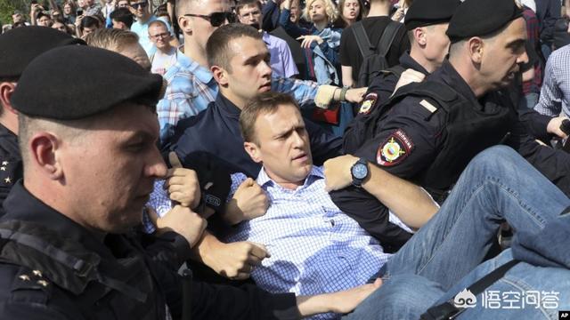 请问如果美国像对付马杜罗一样，不承认普京是俄罗斯合法总统，俄罗斯会怎么反击呢？插图18