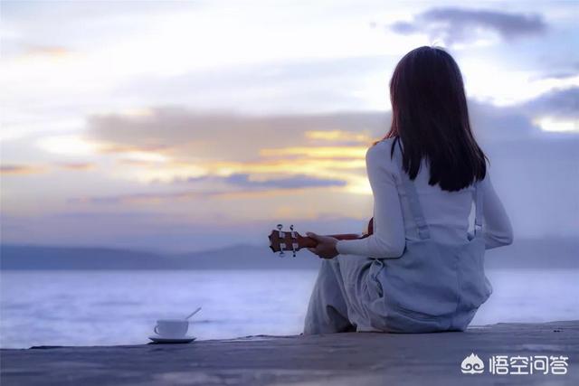 一个女人结婚后,待在家里玩游戏,上网购物,家务不搞,不开心时,饭都不做,怎么办？
