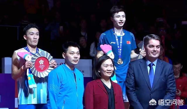苏迪曼杯半决赛石宇奇完胜帮助中国队2-0泰国，表现完美稳定石宇奇是否可以取代谌龙？