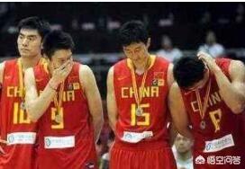 哪位知道当年中国男篮的“偷笑门”到底是怎么回事？