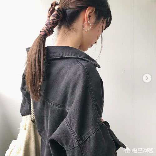 丝巾的搭配,驼色大衣搭配什么颜色围巾好看？