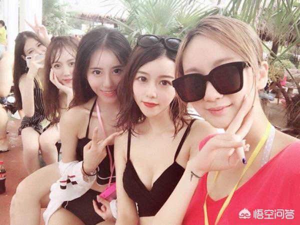 LOL主播南波儿晒写真照,身材好颜值高,网友评价“是恋爱的感觉”,你怎么看？