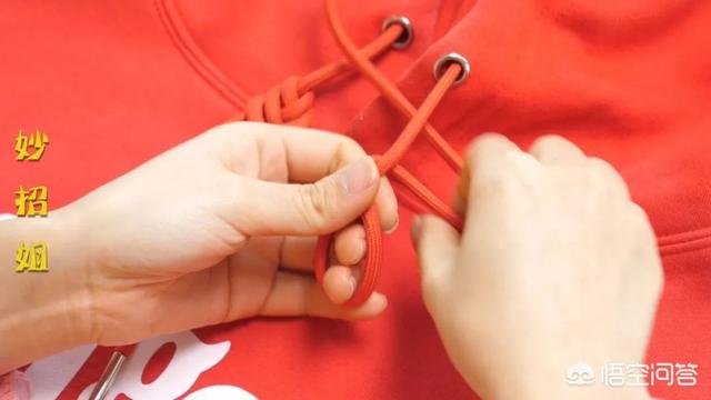 卫衣结怎么打结教程，今年最流行的卫衣绳子打结法,既漂亮又个性,方法简单,一看就会