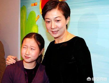 成龙妻子:你觉得成龙要不要认女儿？