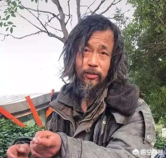 为什么现在有些人在抨击流浪者沈先生,就因为他是个拾荒者所以不被认可吗？