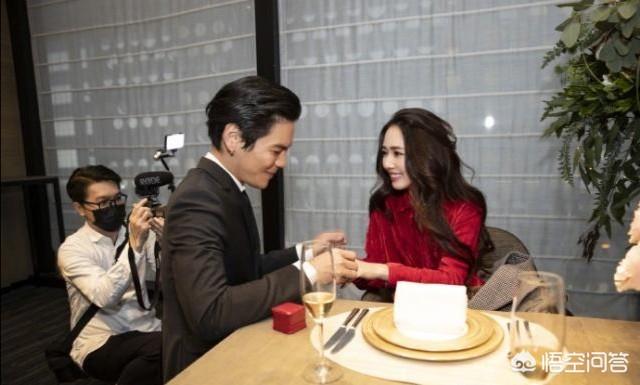 郭碧婷图片:与郭碧婷订婚不久就点赞了另一美女的照片，向佐手滑了吗？