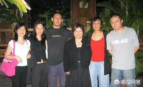 苏小明的歌:一首《《军港之夜》红遍天下的苏小明，为什么后来不火了？