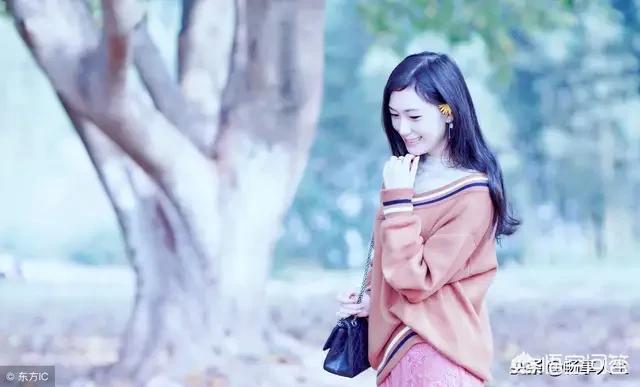 有哪些句子是描写女人美丽的？