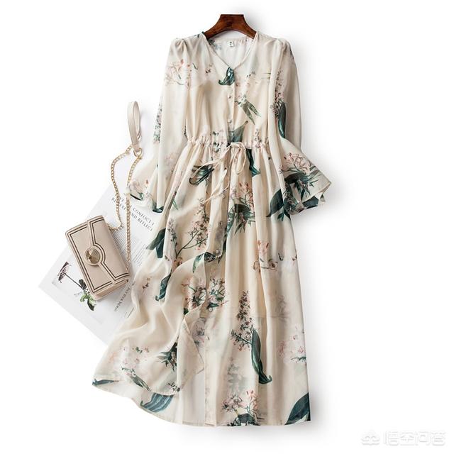 碎花控:碎花裙可以怎么穿搭？如何把碎花裙拍摄出美感？
