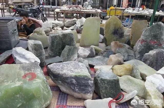 和田翠青料是什么,青海翠和翠青料是一样的吗？