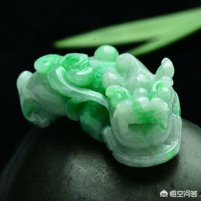 白底青翡翠什么档次,花青种翡翠和白底白底青种的区别？