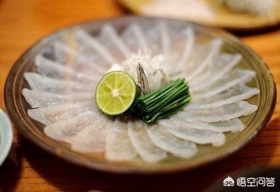 火焰乌贼捕食视频:大王乌贼能吃掉巨齿鲨吗？