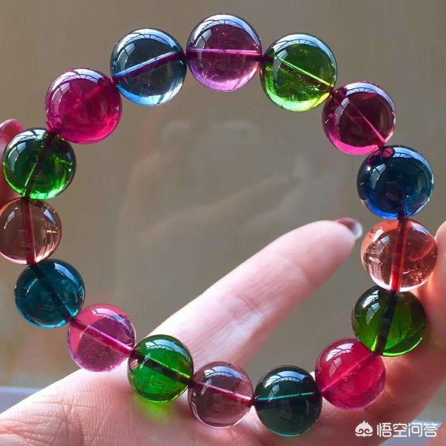 紫红色红宝石好还是玫红色好,五十岁的女人，什么发色才最适合你呢？