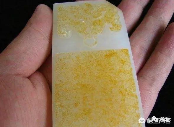 如何鉴别和田玉原石,怎么辨别和田玉籽料原石的洒金皮？