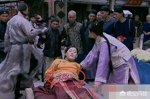 范冰冰怀孕:范冰冰李晨牵手秀恩爱，而鞋子暴露了女神现在是否有身孕？