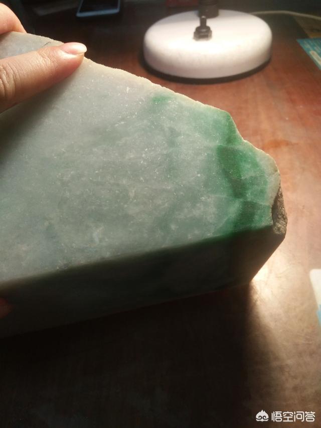 墨绿翡翠,翡翠中为什么绿色的那么贵？