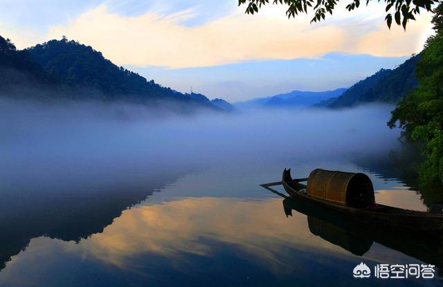 头条问答 野外夜钓用灯光照射水面可以看见大面积弥漫着的水气 鱼儿不咬钩是受水气的影响吗 17个回答