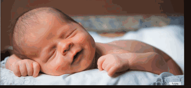 已婚女梦见哄小孩睡觉,宝宝睡觉时突然偷笑是怎么回事？