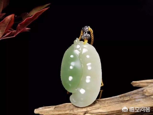 白底青翡翠什么档次,花青种翡翠和白底白底青种的区别？