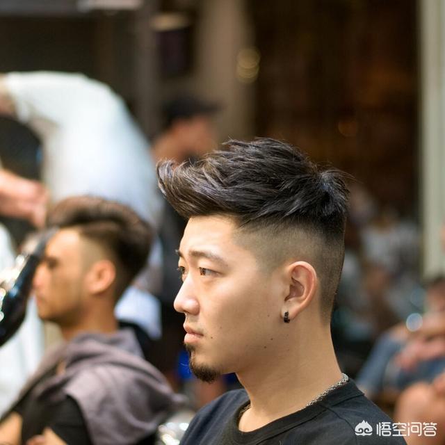 头条问答 - 头圆的男生适合什么发型?(23个回答)