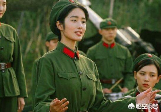 中国军队穿了20年的军服,1965年,为何改成了军绿色？