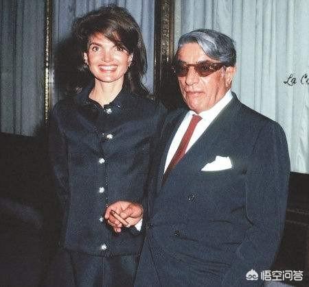 哈辉的前任丈夫:丧偶再婚后，去世的时候你认为应该与哪一任妻子（或丈夫）合葬？