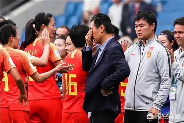 女足对阵西班牙全场被压着打,赵旭日在看台流泪了,你认为女足还能走多远？