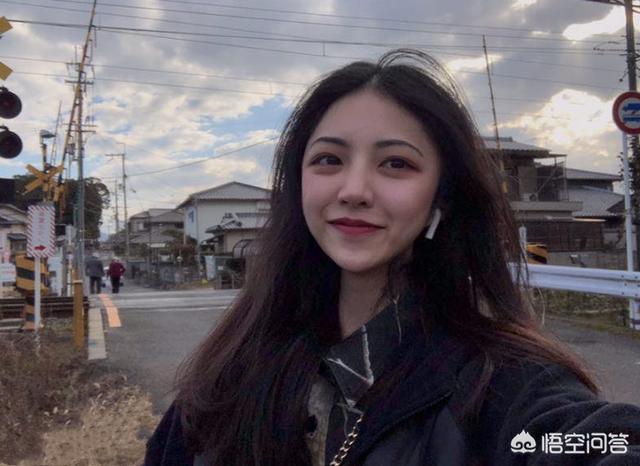 斗鱼嘉年华惊现“最美女皇帝”,为呆妹刷200万礼物,网友惊讶“太年轻、太豪”,如何？