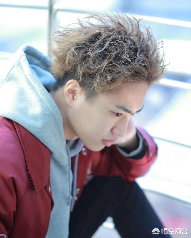 头条问答 - 男性"奶酷脸"适合什么发型?