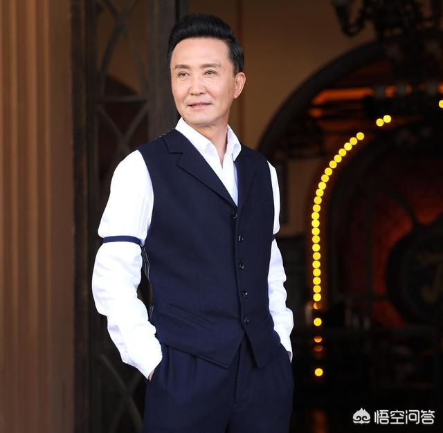 李倩身高:李倩嘴唇上标志性的痣怎么没有了？