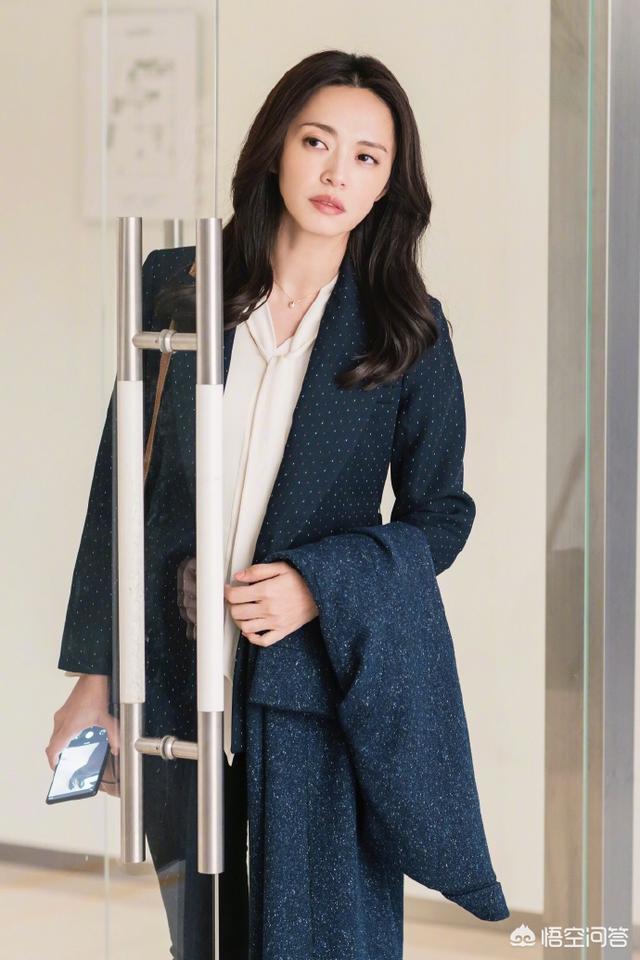 《都挺好》中姚晨的穿搭很喜欢,优雅又日常,有哪些搭配职场通勤女性