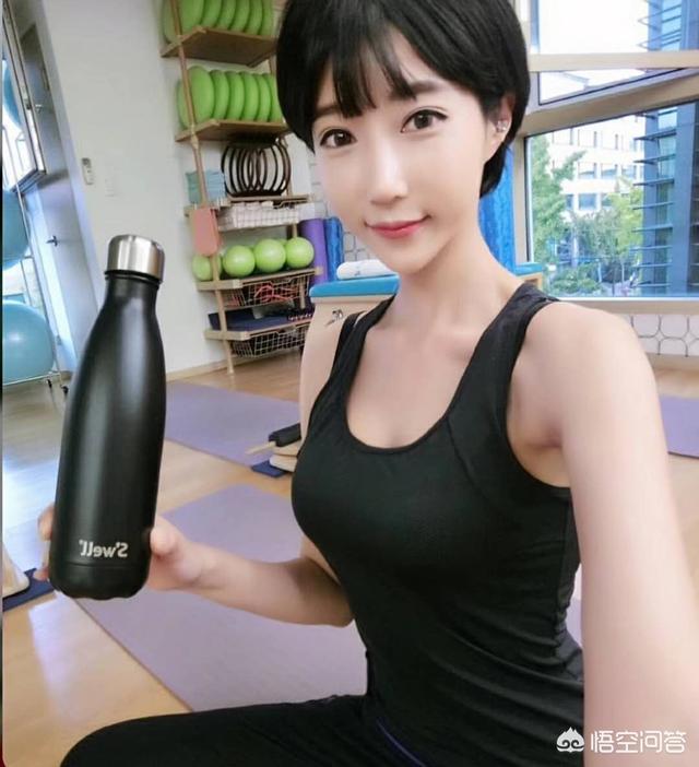 辛芷蕾照片:低调不失气质的辛芷蕾，红毯照吸引人。为何不能大红大紫