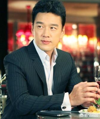 老狼妻子:哪些明星的恋爱从校园就开始了？又有哪些是青梅竹马两小无猜的？