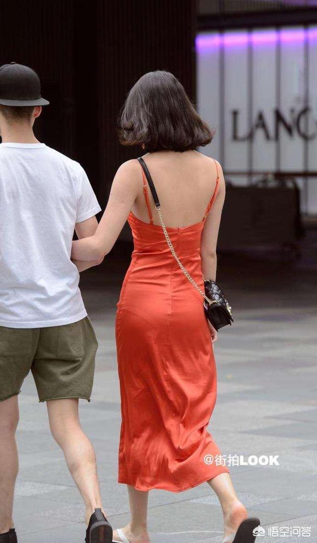 巩俐高开衩裙:衣服是穿的越少越性感么？