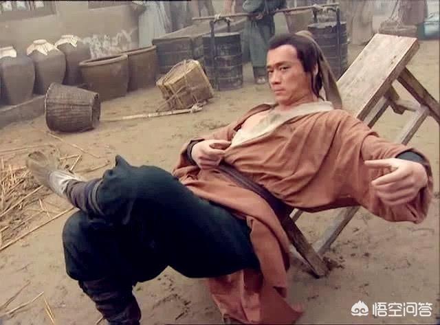 帕丽斯希尔顿:超模阿普顿被称之为最美火箭球迷，这是为什么