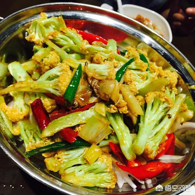 菜花如何做好吃:干锅花菜是下饭的神器，怎么做呢？