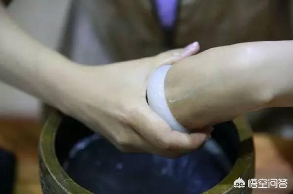 玉手镯大了有什么办法,在德西尔买的手镯有些大了怎么办？