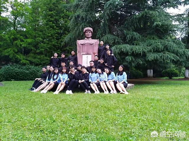 鸟啦网张嘉倪写真:作为摄影师旅行时遇到很有气质的美女，你会邀请她拍人像写真吗？