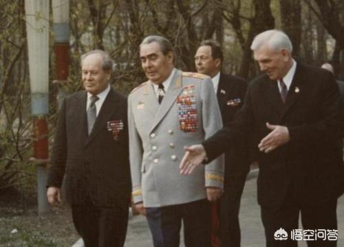 赫鲁晓夫简介:勃列日涅夫是如何夺取赫鲁晓夫政权的？他们谁对苏联的贡献大？