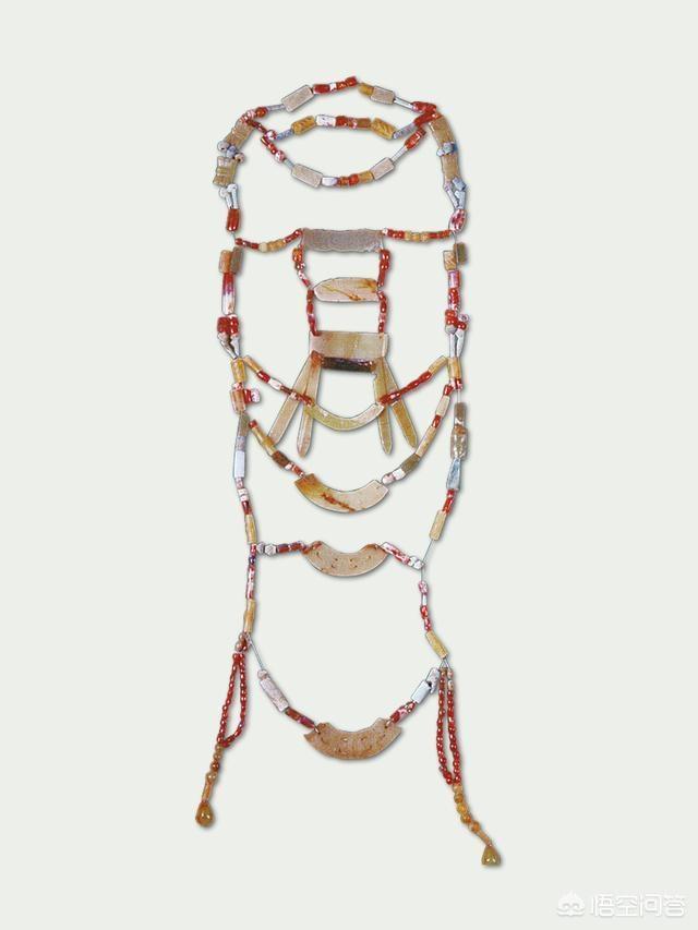 男的挂什么玉最好,古代男子的玉佩挂在哪里？