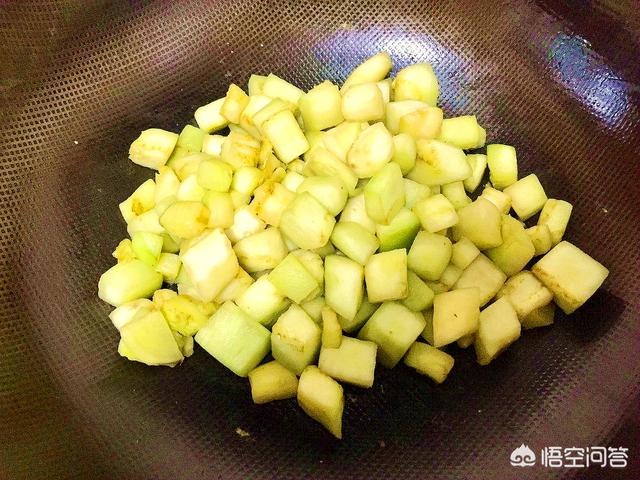 蒜蓉荷兰豆家常做法分享，夏日的时令蔬菜有哪些，家常做法是什么