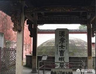 曹操路过一女子墓碑,上面写8字“黄娟”、“幼妇”、“外孙”、“齑臼”,为何走30里后才解释8字的意思？