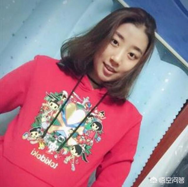 姚笛整容前:天津女排夺冠后，朱婷和姚迪为何第一时间脱下鞋子？