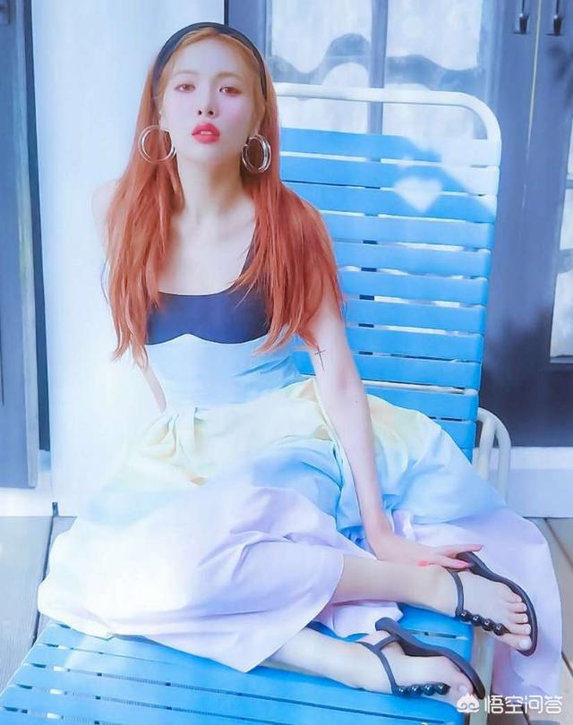 泫雅回应掀裙子:如何看待金泫雅在舞台上衣服不慎解开并托胸完成表演？