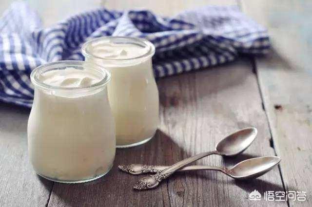 纯牛奶和酸奶选哪个更好，纯牛奶和酸牛奶哪个更有营养？