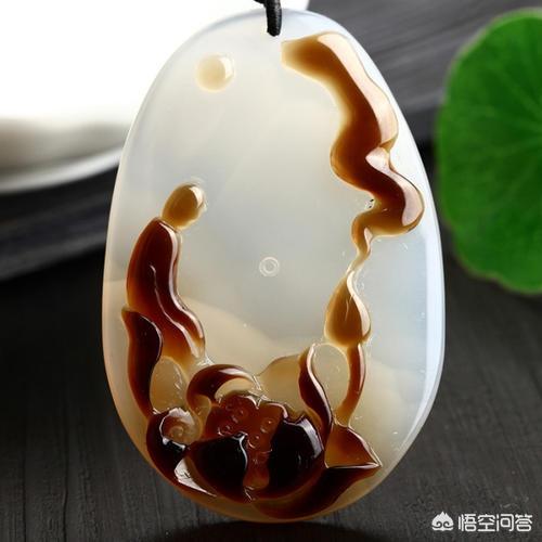 玉石吊坠各种图案寓意,和田玉挂件悟道莲花图案是什么意思？