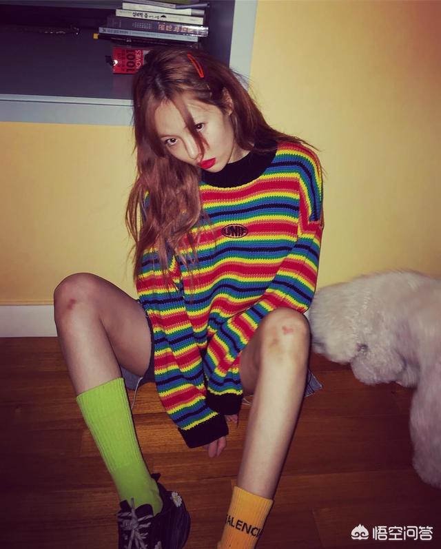 金泫雅整容:如何看待金泫雅在舞台上衣服不慎解开并托胸完成表演？